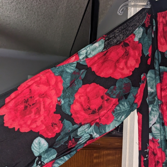 Lulu's red floral maxi dress - Picture 3 of 3